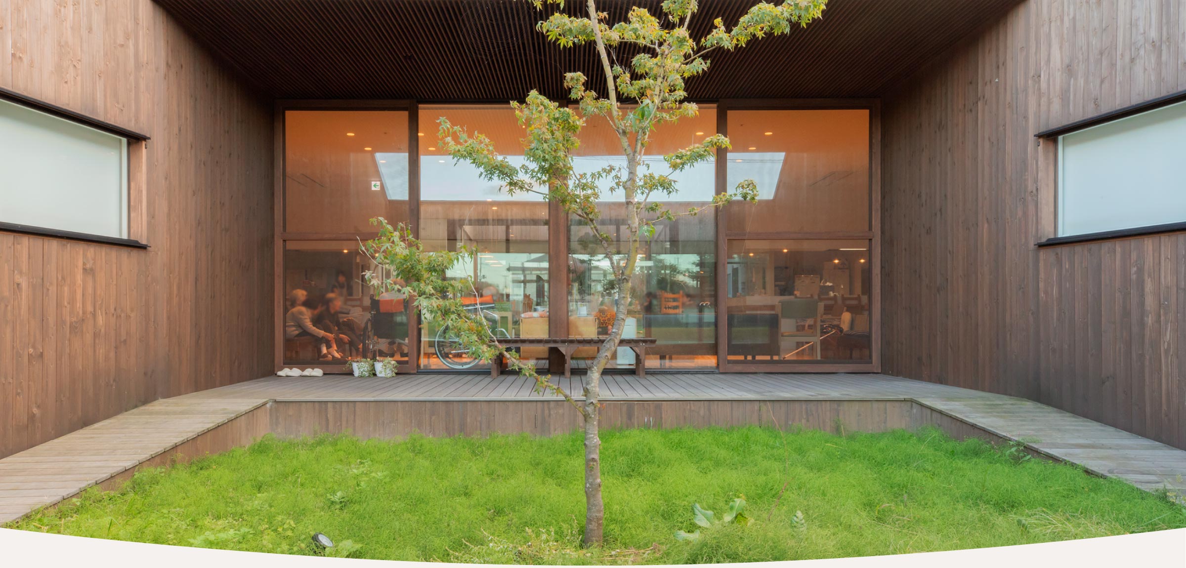 医療法人守生会 グループホームひまわり　中庭