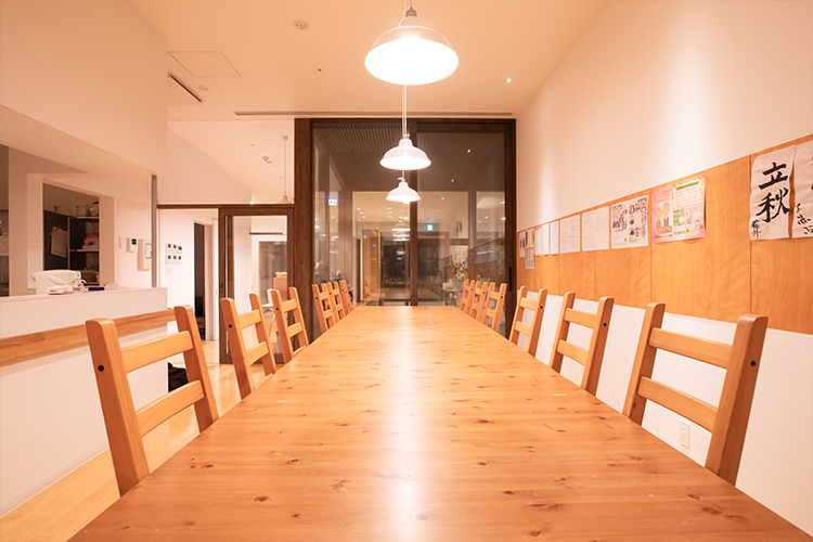 施設ではなく住む家をコンセプトにした、明るさとぬくもりのあるデザイン